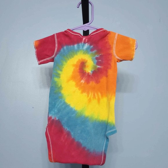 Gerber Childrenswear Tie Dye Onesie |Size: 12 Months - Picture 2 of 3